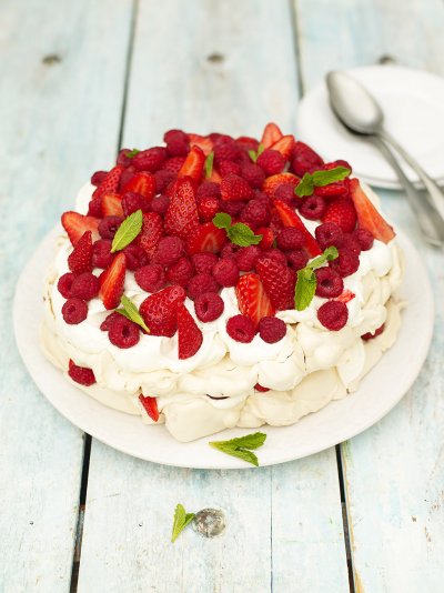 Summer berry meringue