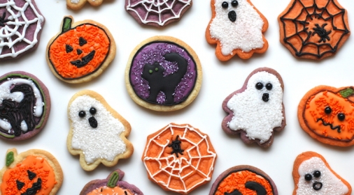 halloween decorated biscuits